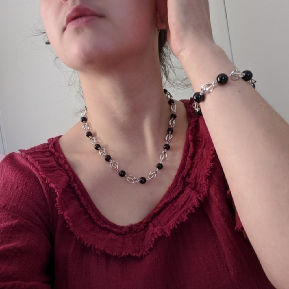 Pleated white gold obsidian necklace and bracelet